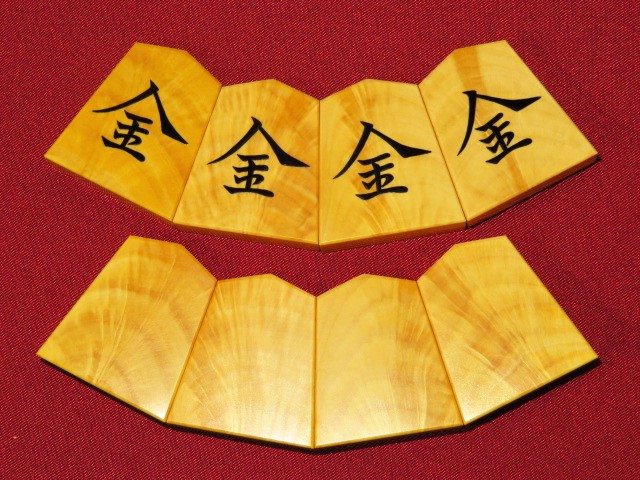 友生作菱湖薩摩黄楊孔雀杢盛上将棋駒 新品/桐平箱付(KS1017) トウシン 