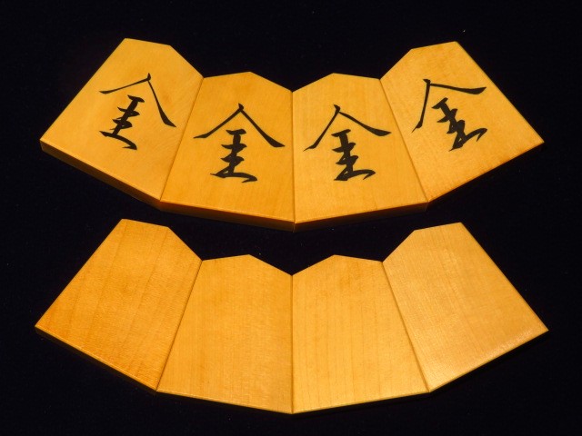 法雲作魚龍一字御蔵島黄楊古木斑入上柾目彫埋将棋駒/新品桐平箱付 
