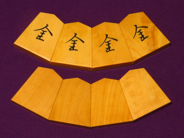 美玉作鵞堂御蔵島黄楊古木斑入上柾目彫埋将棋駒 新品/桐平箱付(KS1188 