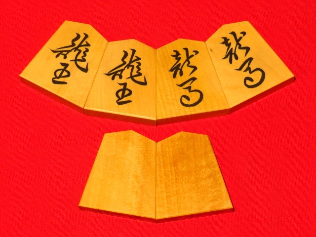 法雲作双玉宗歩好御蔵島黄楊古木斑入上柾目彫埋将棋駒/新品 桐平箱付 