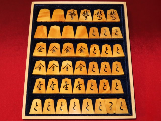 友生作菱湖御蔵島黄楊赤杢盛上将棋駒 新品&frasl;桐製平箱付(KS1285