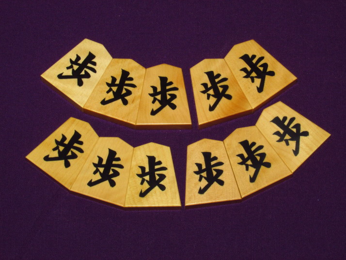 富月作一文字NHKタイプ島黄楊虎斑彫埋将棋駒 桐製平箱付/新品(KS274 