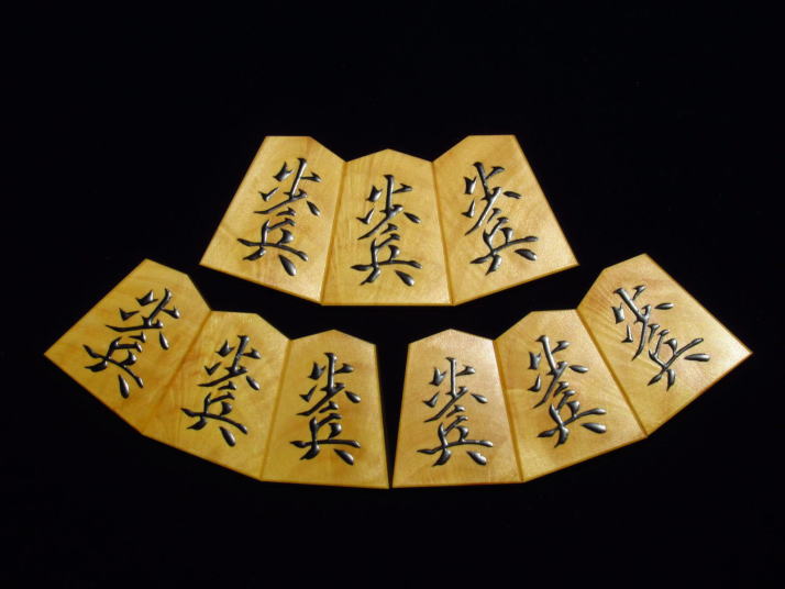 芳粹作魚龍薩摩黄楊孔雀杢盛上将棋駒/新品桐製平箱付(KS282) トウシン盤駒店 囲碁 将棋 芳粹作魚龍薩摩黄楊孔雀杢盛上将棋駒/新品桐製平箱付(KS282) トウシン盤駒店 囲碁 将棋