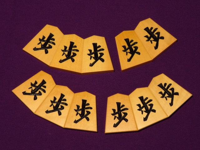 富石作一文字NHKタイプ島黄楊斑入上柾目彫将棋駒 新品 桐平箱付(KS491 
