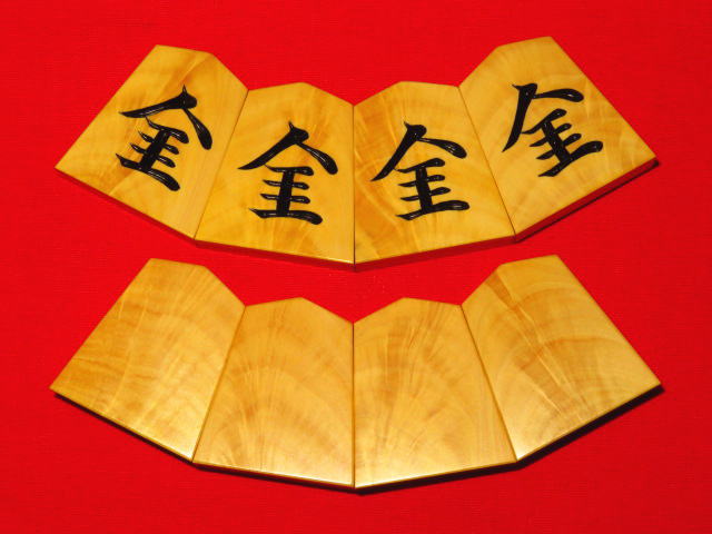 勝月作蜀紅薩摩黄楊孔雀杢彫将棋駒 新品/桐製平箱付（KS532) トウシン 