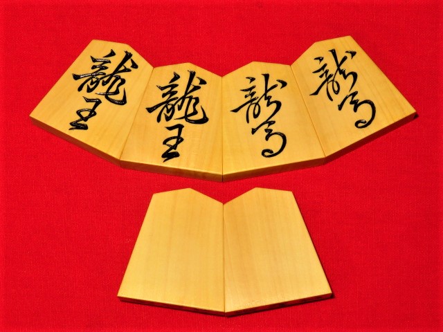 ▲東泉作巻菱湖島黄楊上柾目彫将棋駒▲新品桐平箱付 Sekaimen 世界門 -日本代購、代標、代運、Yahoo拍賣 | 吉川資訊有限