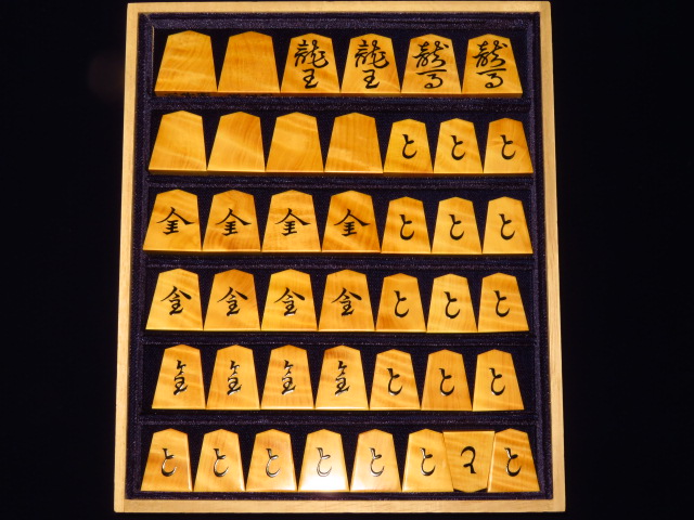 友生作水無瀬御蔵島黄楊銀目盛上将棋駒/桐製平箱付 新品(KS703 
