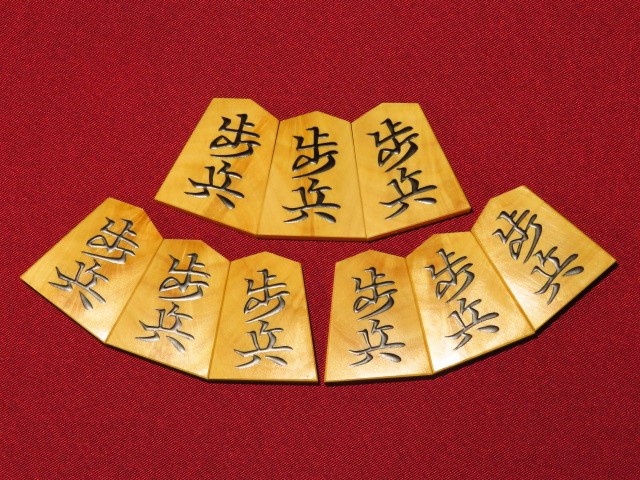 美玉作水無瀬薩摩黄楊稲妻杢盛上将棋駒 新品&frasl;桐平箱付(KS998) トウシン