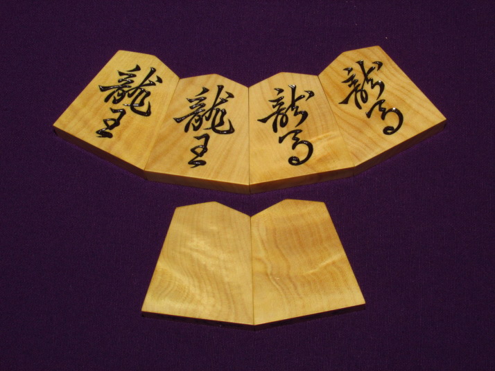 隆月作菱湖御蔵島黄楊根杢彫将棋駒/桐製平箱付新品(KS261) トウシン盤 
