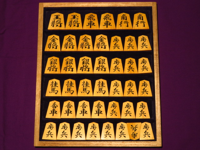淘水作錦旗島黄楊赤柾彫将棋駒 未使用品/桐製平箱付（KS645） トウシン 