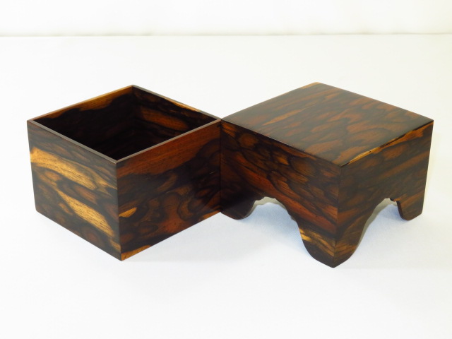 胡桃材の駒箱、四面落し、。新品。化粧箱付き 胡桃材の駒箱、四面落し、。新品。化粧箱付き