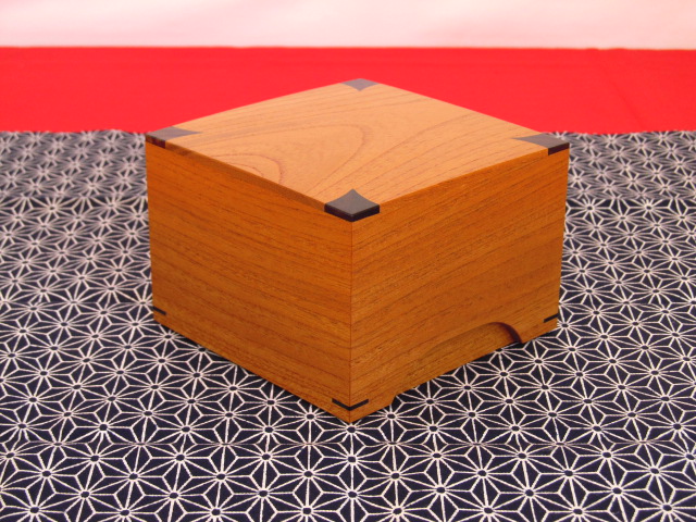 大橋利一作茶神代欅装飾四隅落駒箱(KH102) トウシン盤駒店 囲碁 将棋
