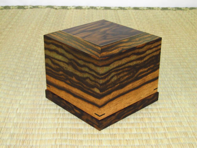 大橋利一作黒柿印籠形将棋駒箱 桐共箱付(KH135) トウシン盤駒店 囲碁 将棋