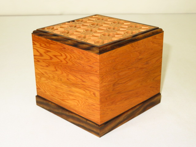 大橋利一作屋久杉鶉杢組子印籠形浮造仕上将棋駒箱 桐共箱付(KH257 