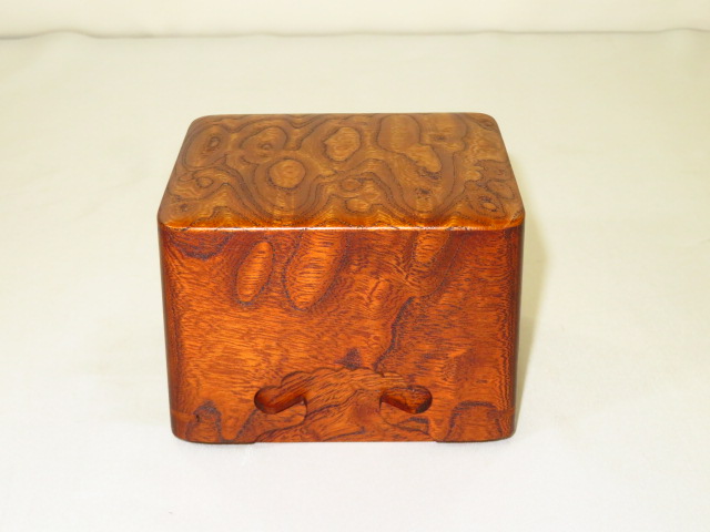 胡桃材の駒箱、四面落し、。新品。化粧箱付き 胡桃材の駒箱、四面落し、。新品。化粧箱付き