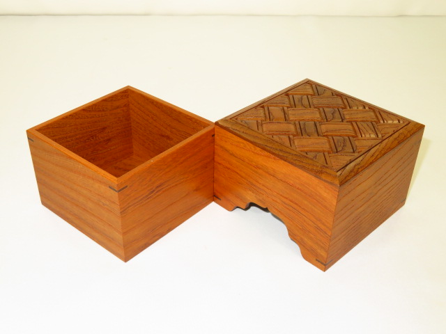 大橋利一作銘入茶神代欅本捻組格子将棋駒箱/新品オリジナル箱付（KH284 