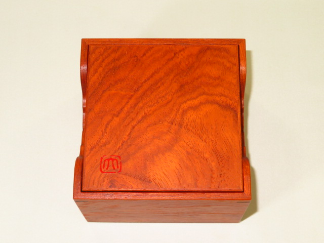 栗材の駒箱、四隅落し、。新品。化粧箱付き