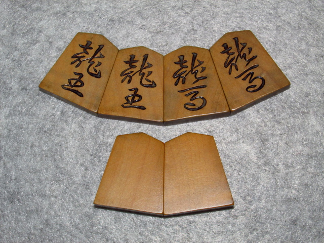 芳明作 彫駒 薩摩黄楊杢 一文字 組み入れ