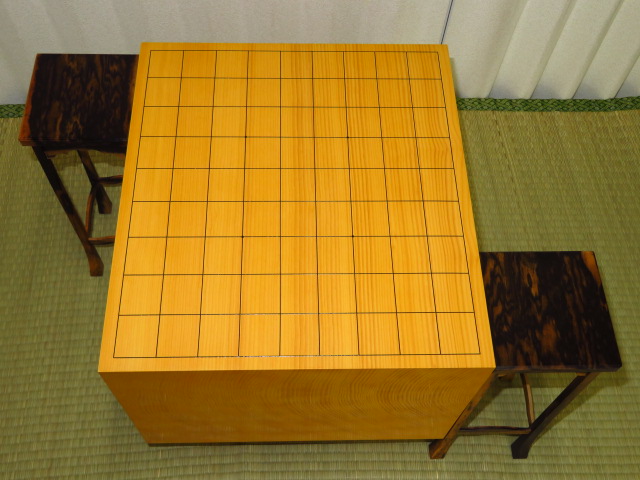 丸八碁盤店/鬼頭淳夫作日向産本榧天地柾目八寸二分将棋盤/黒柿矢倉駒台 
