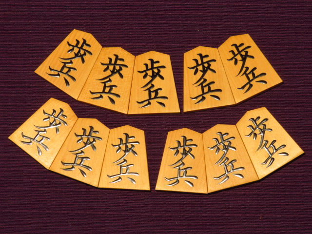 初代竹風作初期型菱湖島黄楊赤柾盛上将棋駒/桐平箱付 未使用品(K637 