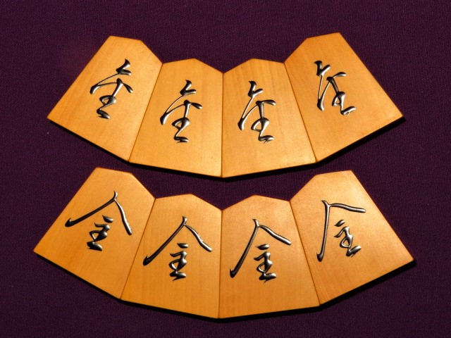 秀峰作菱湖島黄楊赤糸柾盛上将棋駒/使用品 展示用桐製平箱付(K694 