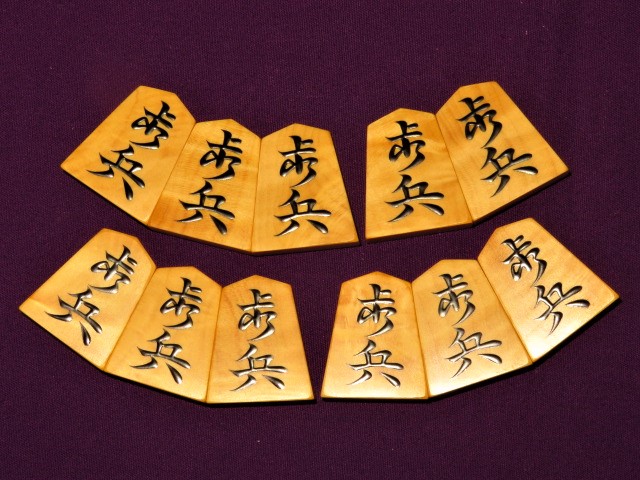 ★☆未使用品 潔斎作 宗歩好 島黄楊板目彫駒 桐平箱付☆★ 梢月作三玉宗歩好御蔵島黄楊根柾杢彫埋将棋駒⁄新品桐平箱付(KS936