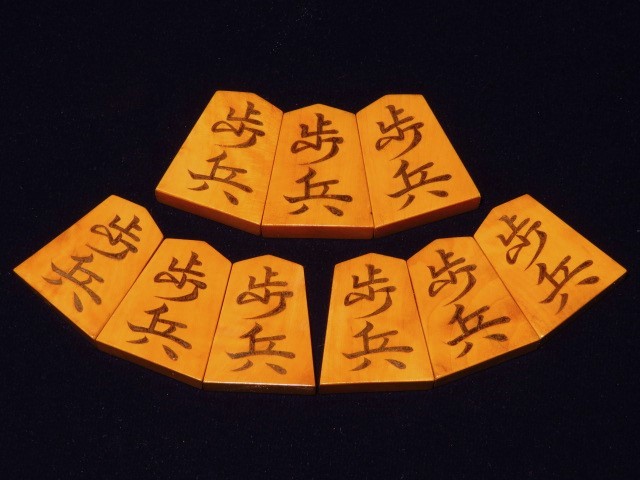 宮松影水作錦旗御蔵島黄楊杢彫埋将棋駒/使用品桐平箱(K749) トウシン盤 