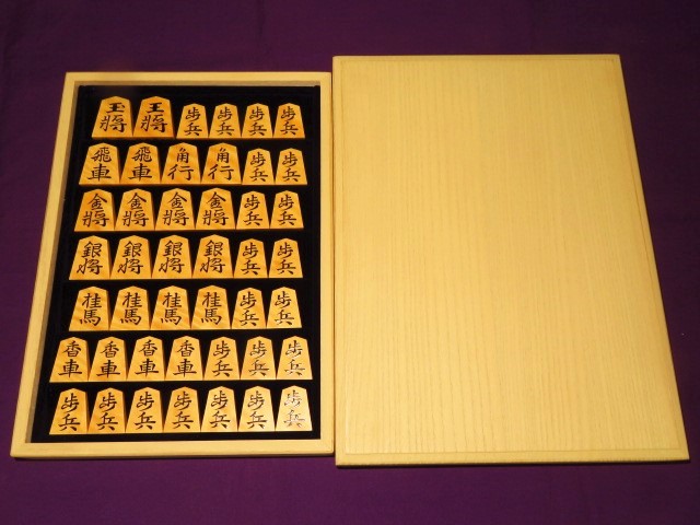 児玉龍兒作錦旗御蔵島黄楊虎斑盛上将棋駒/七段高級桐平箱 未使用品 