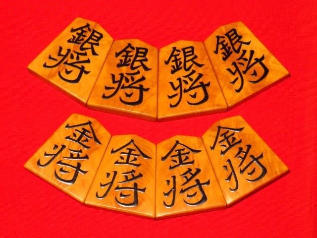 巨匠北田如水作寉園御蔵島黄楊孔雀杢盛上将棋駒//如水署名桐平箱/未 
