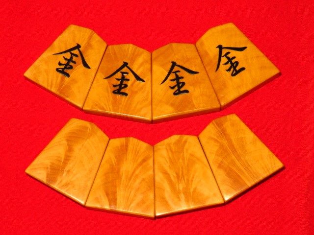 巨匠北田如水作寉園御蔵島黄楊孔雀杢盛上将棋駒//如水署名桐平箱/未 
