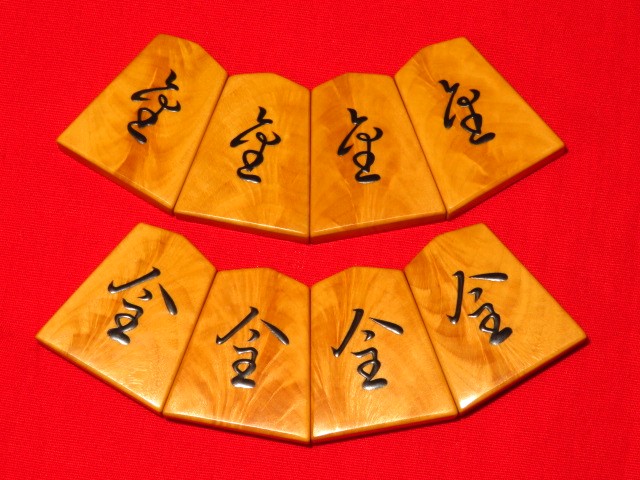 巨匠北田如水作寉園御蔵島黄楊孔雀杢盛上将棋駒//如水署名桐平箱/未 