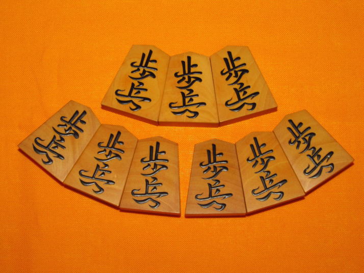 駒師香月作葉年島黄楊根杢盛上将棋駒 未使用品/桐製平箱付(K292 